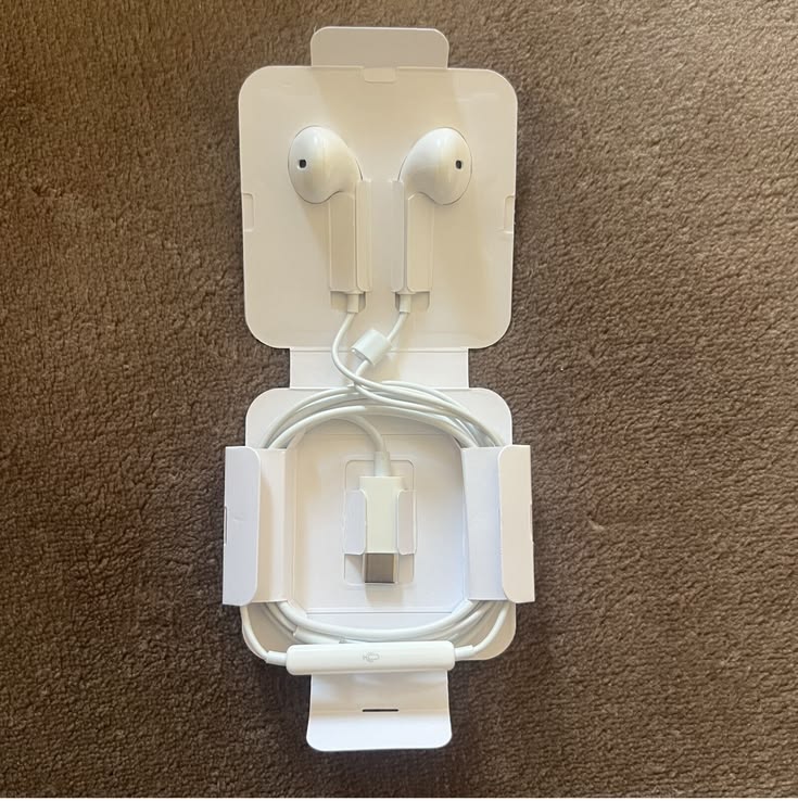 USB-C Wired EarPods with Microphone